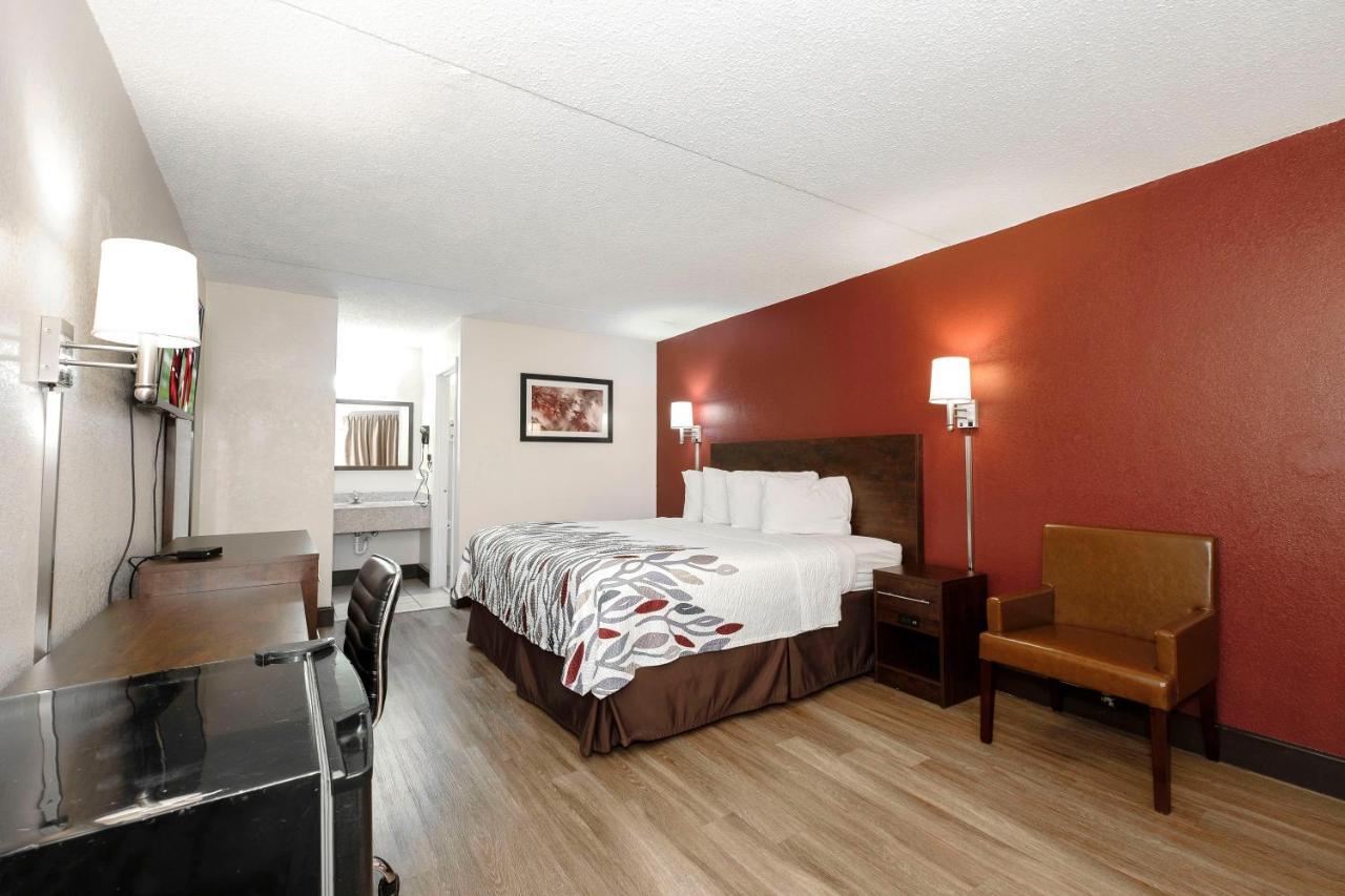 Red Roof Inn Fredericksburg North Екстериор снимка