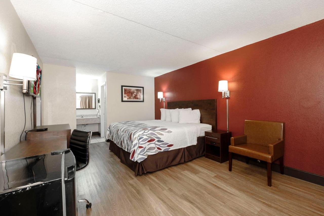 Red Roof Inn Fredericksburg North Екстериор снимка