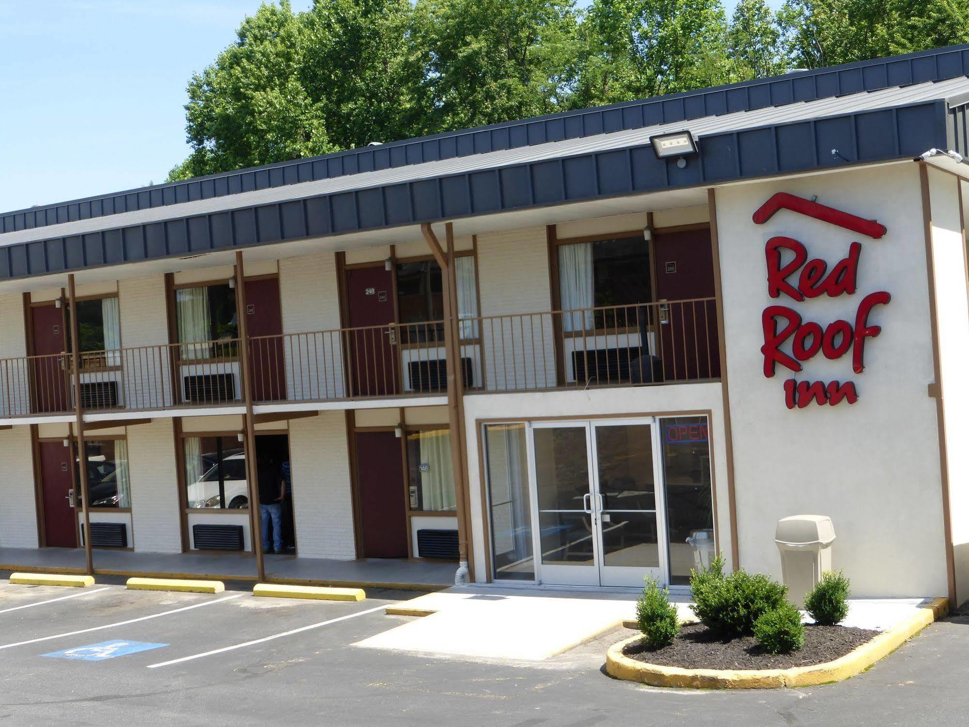 Red Roof Inn Fredericksburg North Екстериор снимка