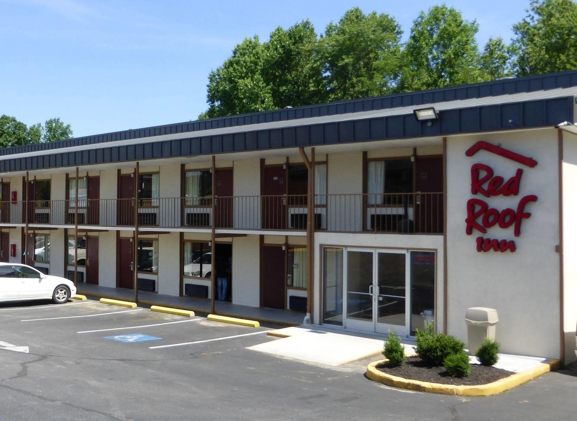Red Roof Inn Fredericksburg North Екстериор снимка