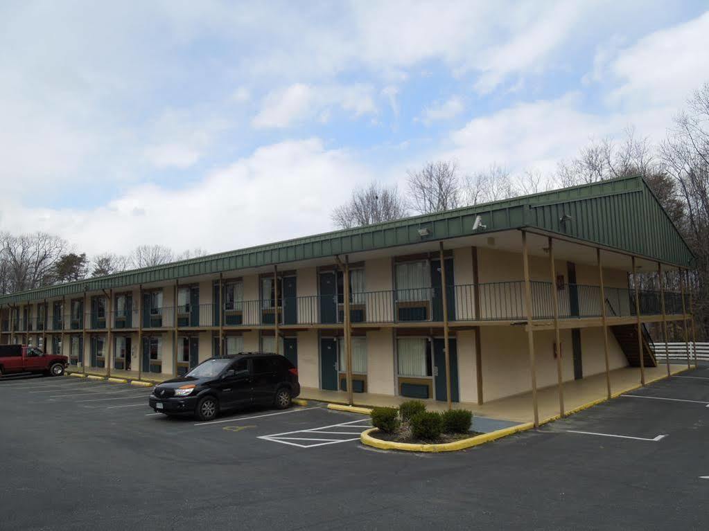 Red Roof Inn Fredericksburg North Екстериор снимка